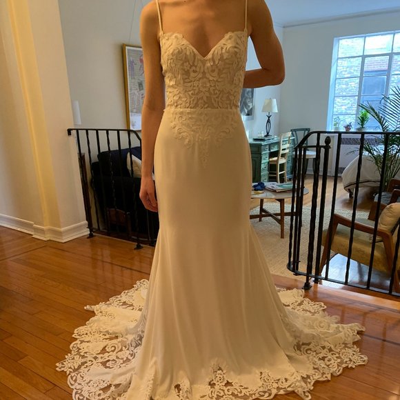 KLEINFELD BRIDAL Unaltered Wedding Gown - Picture 4 of 14